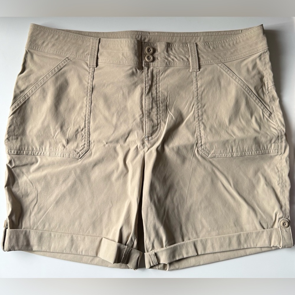 Eddie Bauer Women's Bermuda Shorts Tan Size 16 New without Tags